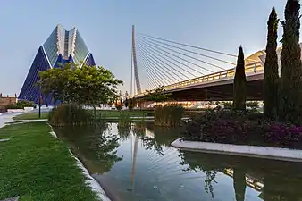 Vista del puente y del Ágora.