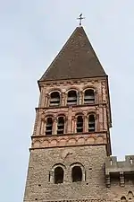 Detalle de la torre de fachada