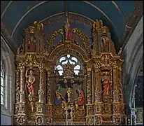 Retablo ricamente decorado de la iglesia de Commana