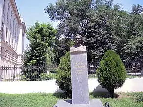 Busto en honor a Petrova en el edificio principal del Instituto Politécnico de Novocherkassk.