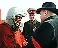 Yuri Gagarin antes del despegue, con Kirill Moskalenko y Sergei Korolyov