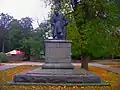 Monumento a Treniov en Simferopol.