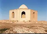 Qubbat al-Sulaibiyya en Samarra, el mausoleo abovedado islámico más antiguo que se conserva (c. 862)