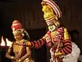 A diferencia del kathakali, en el kutiyattam sí pueden actuar mujeres.