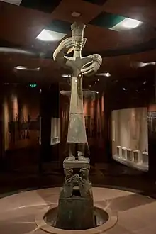 Gran figura de bronce de Sanxingdui