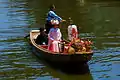 Un matrimonio en bote en el Festival del Iris.