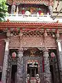 Shennong Temple in Taiwan donde se le venera con los nombres de Rey Yan, Dios de los Cinco granos, Shennong el Gran Emperador, el Ancestro de la Agricultura, Gran Emperador de la Medicina, Dios de la Tierra y Dios de los Campos.