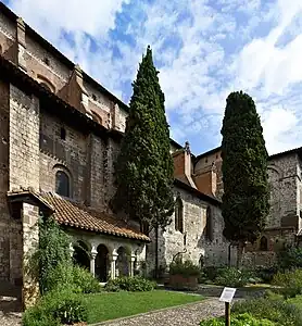 La iglesia vista desde el claustro