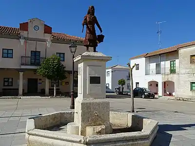 Homenaje a la mujer en la fuente de la plaza Mayor