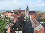 Vista de la villa de Waldenburg y el palacio (al fondo)