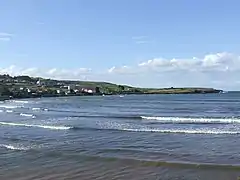 Bañugues desde la playa.