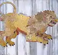 Zodiaco de la Leo adornando un lado de la línea solar Meridian