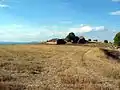 Rastrojos en Mas del Olmo, Ademuz (Valencia), con detalle de corrales y descubiertos al fondo.