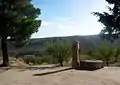 Estación XIII del Viacrucis de Ademuz (Valencia): Detalle de pilón exento frente al cementerio parroquial.