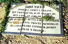 Detalle de lápida de pared en el cementerio municipal de Casas Bajas (Valencia), año 1877.