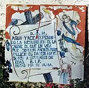 Detalle de lápida de pared en el cementerio municipal de Casas Bajas (Valencia), año 1925.