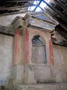 Vista interior del testero de la ermita de San Pedro en El Cuervo (Teruel), con detalle del artesonado neoclásico.