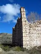 Vista de las ruinas del barrio minero de «La Azufrera» de Libros (Teruel), con detalle del antiguo gran almacén, año 2016.