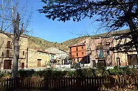 Vista parcial (oriental) de Libros (Teruel), desde la ribera izquierda del Turia.