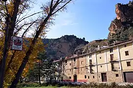 Vista parcial (oriental) de Libros (Teruel), desde la ribera izquierda del Turia.