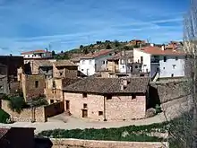 Vista parcial del caserío de Mas del Olmo, Ademuz (Valencia), desde el barrio de la Ermita, con detalle del antiguo horno, actual Museo del Pan, año 2015.