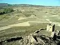 Vista de La Coracha del castillo de Moya (Cuenca), con detalle de la torre de San Roque. Siglo XIV.