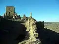 Vista septentrional de la Torre del Homenaje del castillo de Moya (Cuenca), desde La Albacara.