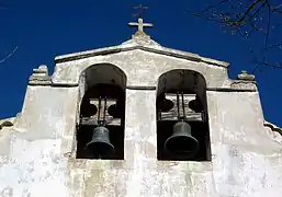 Detalle de la espadaña y campanas de la parroquial de Santa Elena, año  2013.