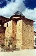 Detalle de arquitectura tradicional (vernacular), correspondiente a la fachada de la iglesia parroquial de Puebla de San Miguel (Valencia), con detalle de la capilla de la Comunión, año 2004.