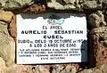 Detalle de ladrillo de cerámica (señalización funeraria de pared) en el cementerio viejo de Puebla de San Miguel (Valencia), año 1903.