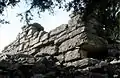 Detalle de murallón de piedra careada en el castro celtíbero de Sesga, Ademuz (Valencia), mal llamando «castillo de los moros», año 2006.