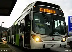 Bus articulado en Santiago, Chile.