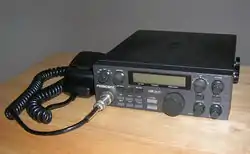 Uniden President HR2510A, una radio móvil de la banda de 10 metros.