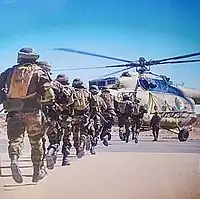 Operadores del 116.º Regimiento de Maniobras Operacional durante un entrenamiento.