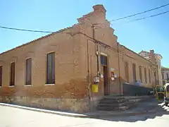 Edificio de las antiguas escuelas recuperado para distintas actividades sociales