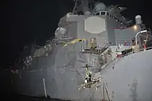 Desperfectos en el USS Porter (DDG-78)  tras colisionar accidentalmente contra el petrolero MV Otowasan  en 2012. No hubo heridos.