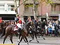 Desfilando la Guardia Civil, en el Paseo del Prado.