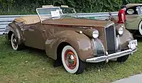 Packard One-Twenty Darrin Convertible Victoria (Serie 18) de 1940