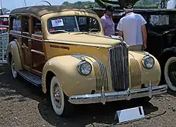 Packard Six 110 Deluxe con carrocería maderada (1941)