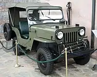 Un Türk Willys Overland CJ-3B de 1963 en exhibición en el Museo de Transporte Rahmi M. Koç, Estambul