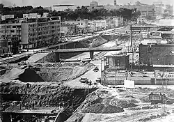 La Vía Expresa, obra símbolo de Bedoya como alcalde de Lima, en plena construcción en 1967.