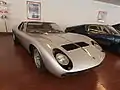 El Lamborghini Miura, incorrectamente señalado como el primer coche de carretera con motor central