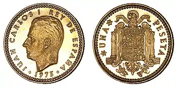 Moneda de peseta de Juan Carlos I. Fue notorio que su efigie mirara al lado opuesto al que miraba la de Franco. Inicialmente se siguió utilizando el escudo de España en su versión franquista (basado en el de los Reyes Católicos), que fue luego cambiado por el tradicional de la dinastía borbónica.