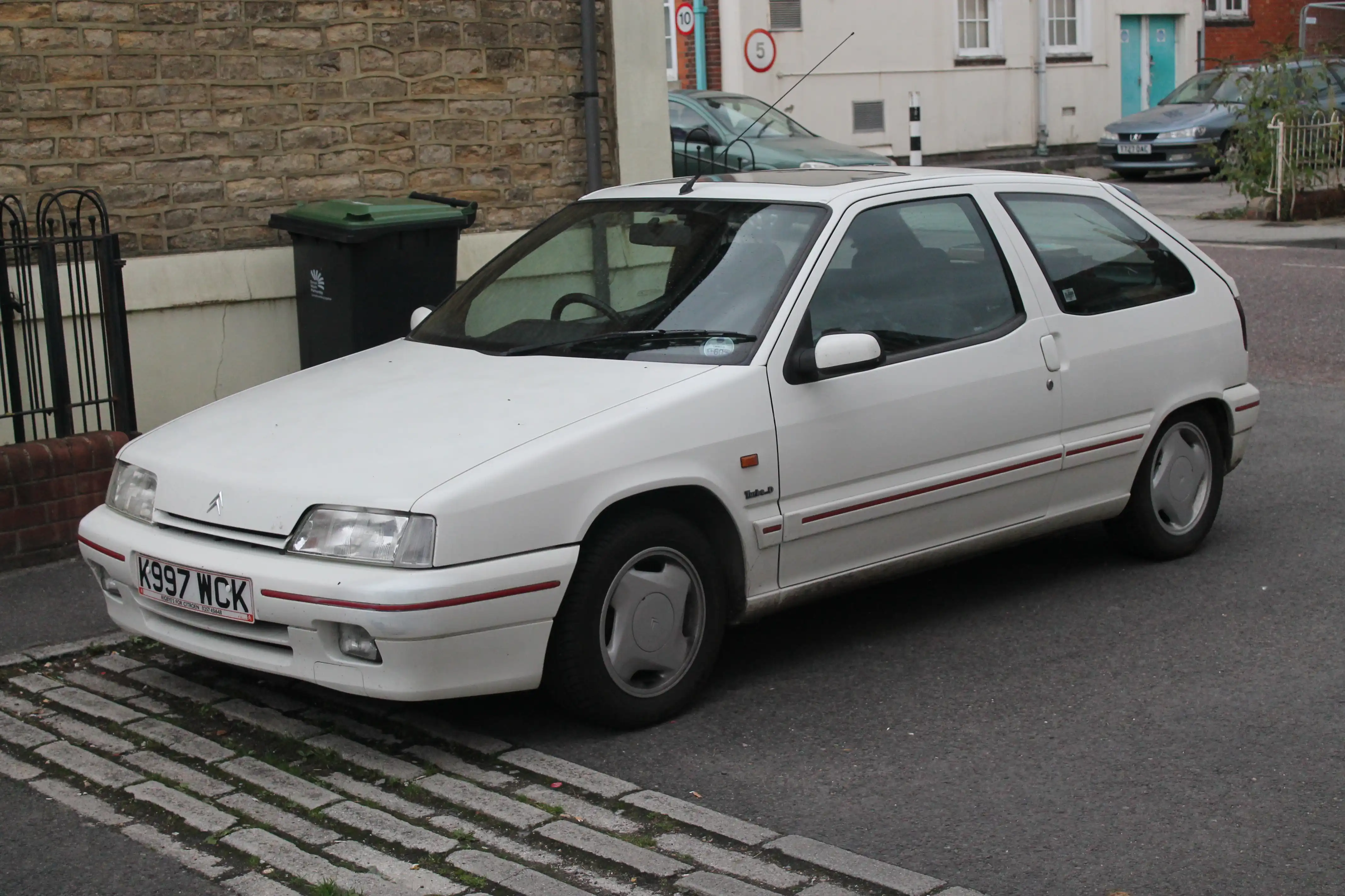 1993_Citroen_ZX_Volcane_TD_(9758856532)