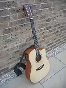 Guitarra electro-acústica