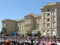 Público delante del Argentino Hotel durante el Gran Premio de Piriápolis de 2008.