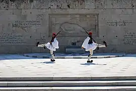 Cambio de guardia ante el Boulí ton Ellinon (el parlamento griego).