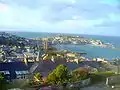 Vista del puerto de St. Ives con la bahía al fondo