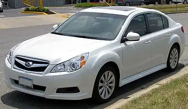 Subaru Legacy, un sedán del segmento D.