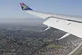 Airbus A340 de South African Airways a punto de aterrizar en el Aeropuerto Internacional de la Ciudad del Cabo, Sudáfrica